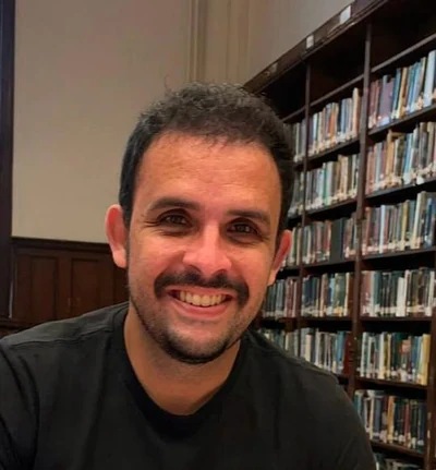 Professor Guilherme, fundador da Desttra Educação